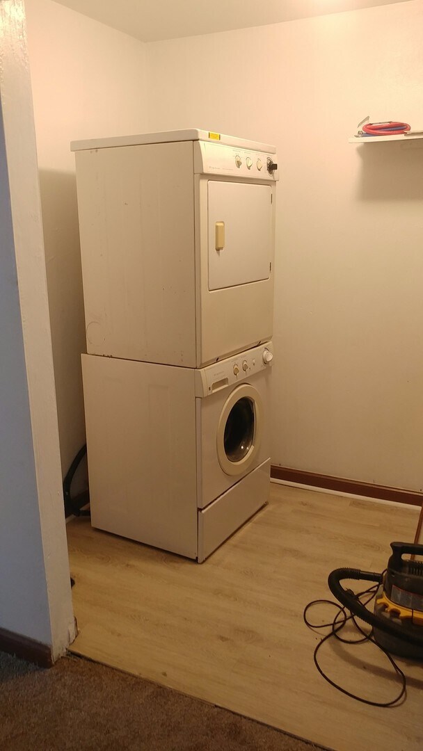 Building Photo - 708 DINWID