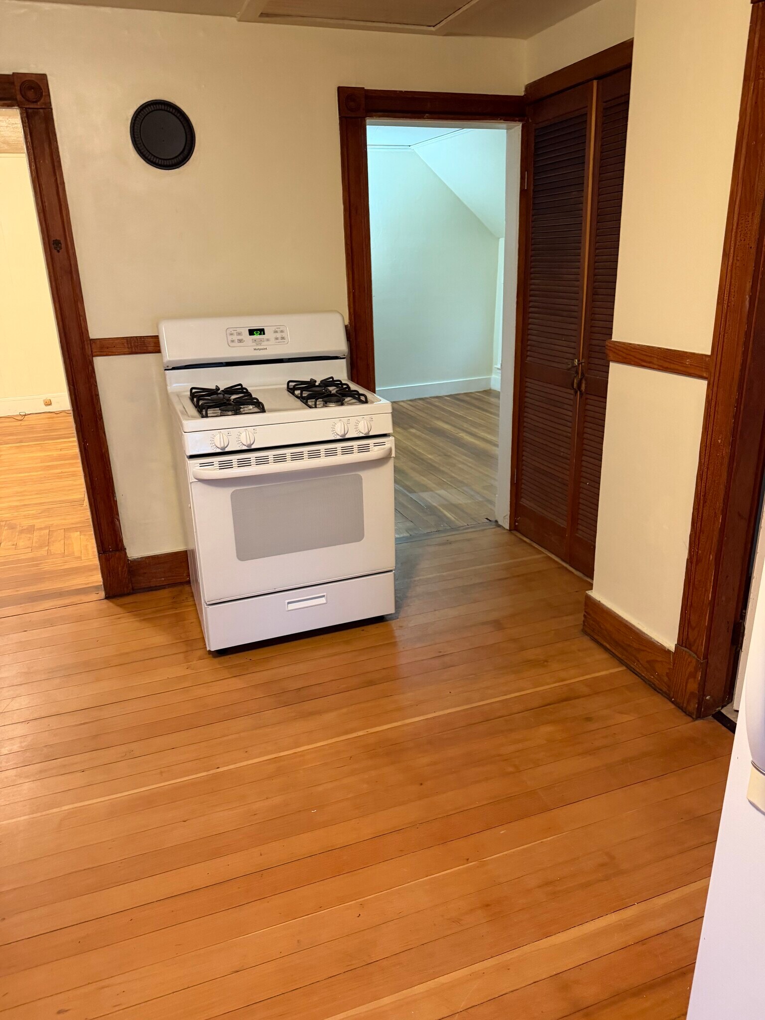 Building Photo - 135 Silver St