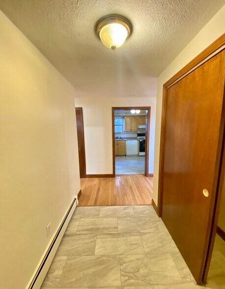 Building Photo - 31 Loomis St