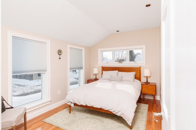 Building Photo - 99 W Circular St