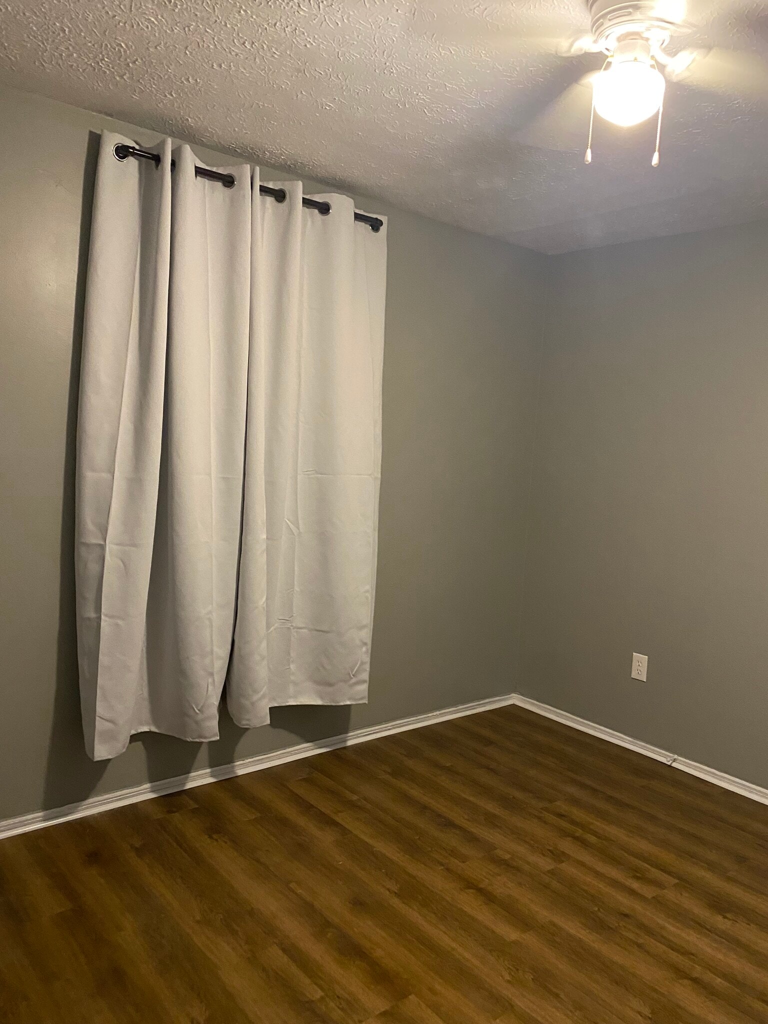Second bedroom - 224 N Yencer St