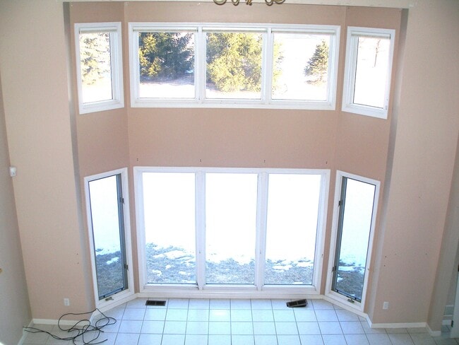 Building Photo - 45866 Fountain View Dr