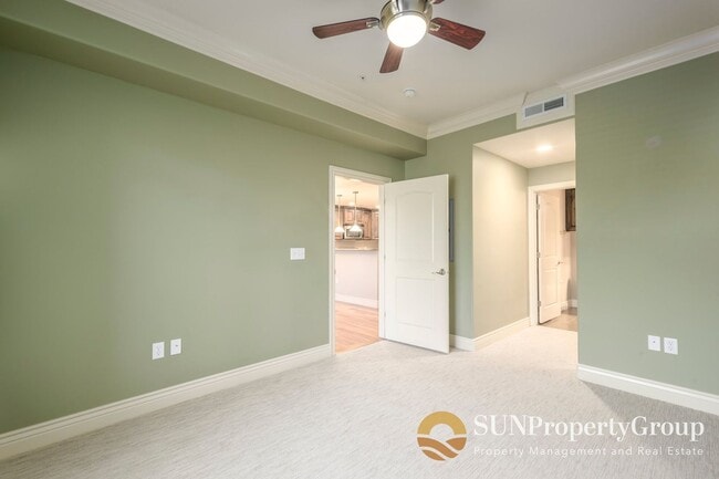 Building Photo - Beautiful Spacious Condo In Desirable Millcreek Area!
