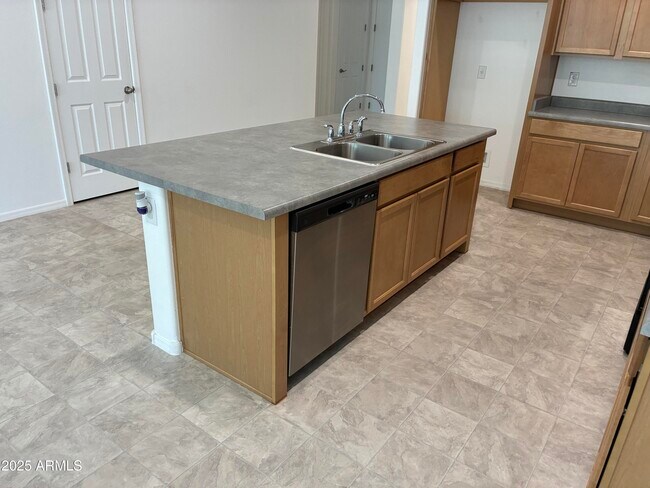 Building Photo - 813 S 107th Dr