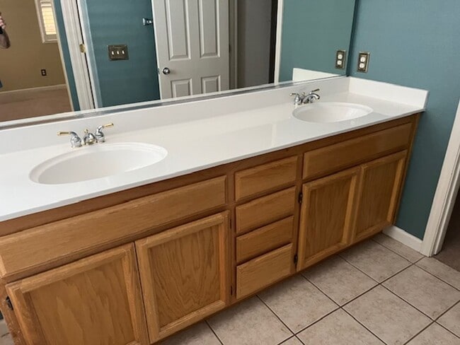 Building Photo - Desirable 3 bedroom 2 bath Home in Roseville