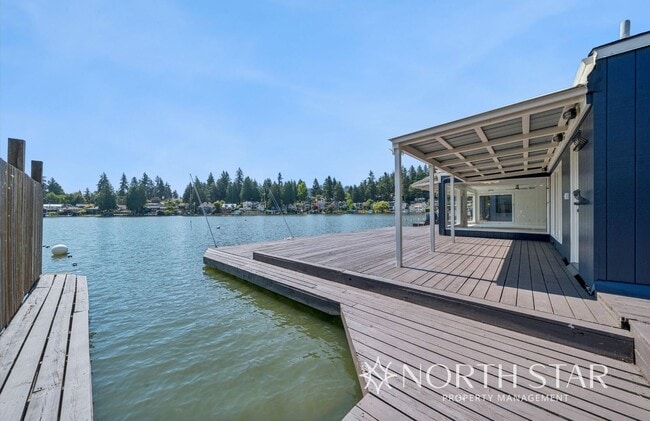 Building Photo - HALE ON THE LAKE