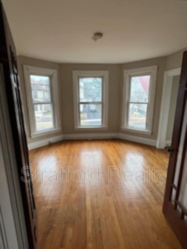 Building Photo - 422-24 Whittier Ave