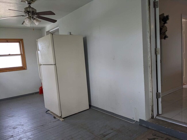 Building Photo - 16W631 56th St