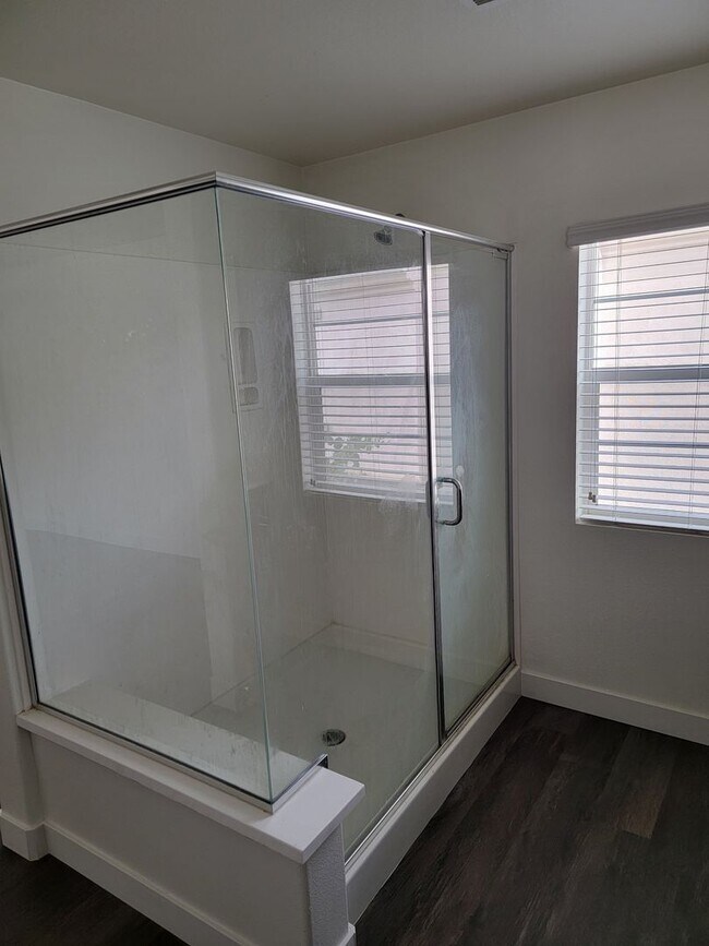 Building Photo - Georgous 4-bedroom, 3-bath detached condo ...