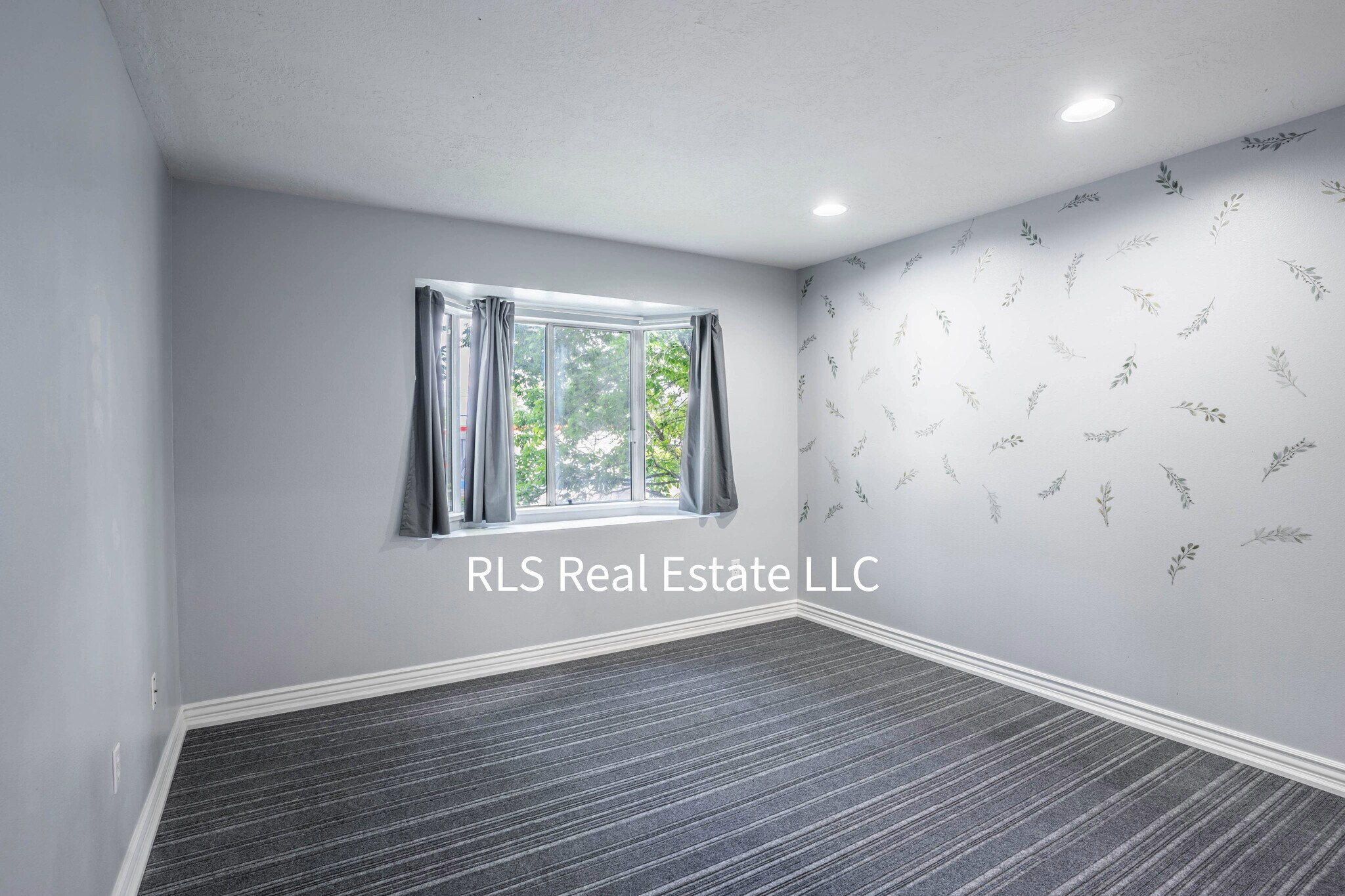 Building Photo - 1547 N Riverside Ave