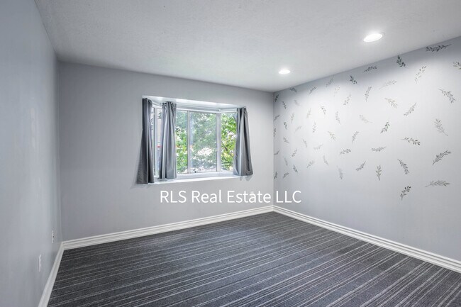 Building Photo - 1547 N Riverside Ave