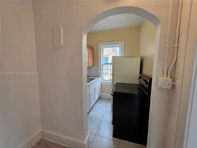 Building Photo - 1005 SW 19th Ave