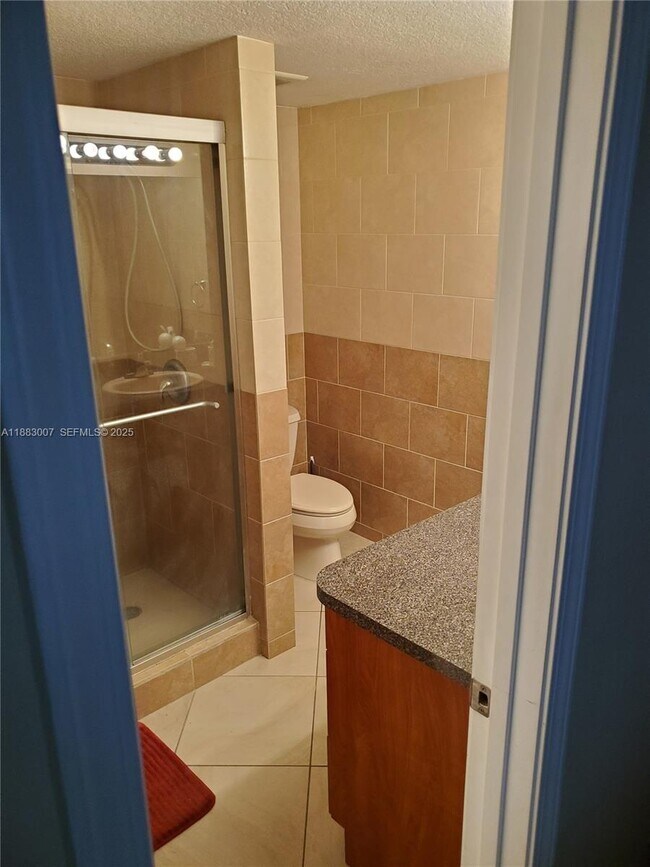 Building Photo - 10000 NW 80th Ct