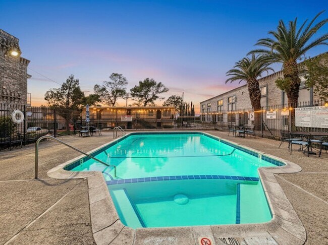 Building Photo - 6700 Escondido Dr