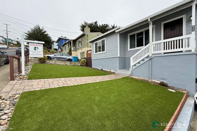 Building Photo - 424 Manor Dr