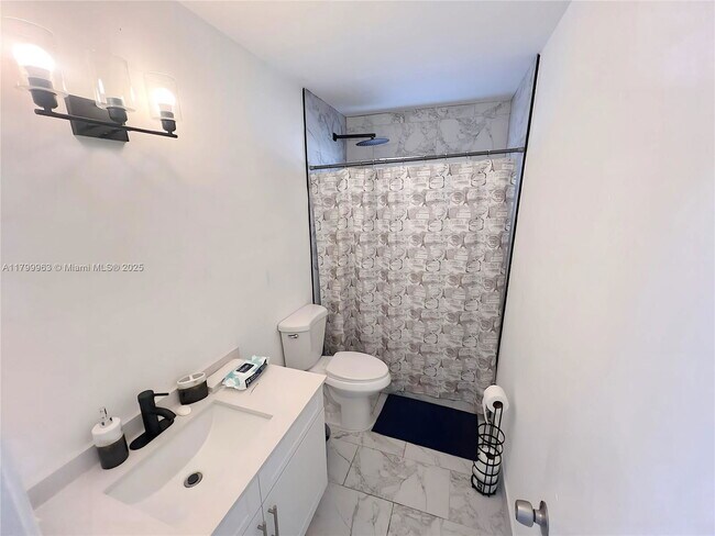 Building Photo - 3361 NW 5th Pl