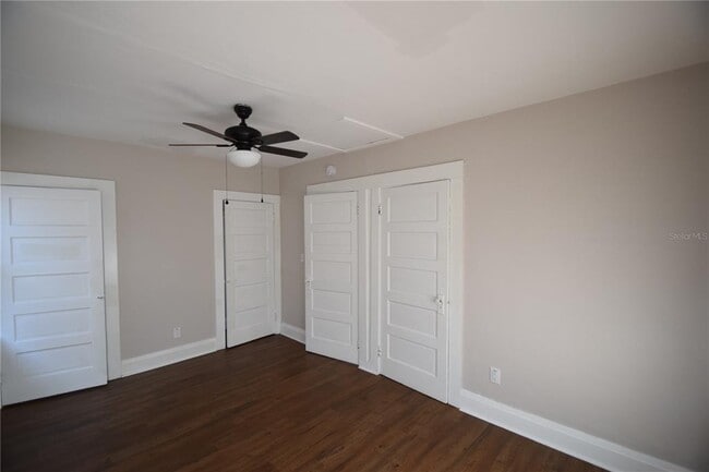 Building Photo - 906 Vistabula St