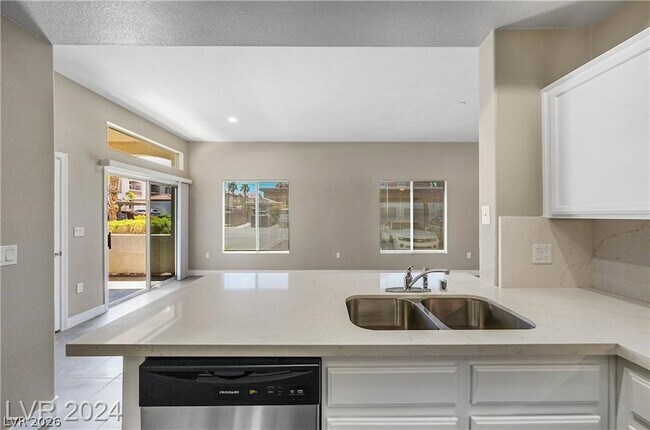Building Photo - 2305 W Horizon Ridge Pkwy