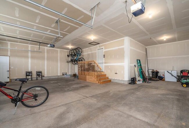 Building Photo - 4317 S Alpine Ave