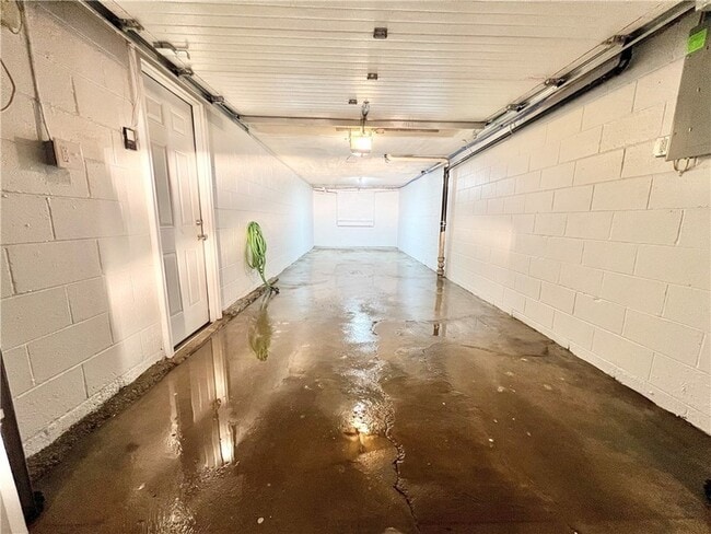 Building Photo - 426 Parker St