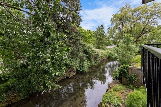 Building Photo - 2220 SE Lambert St