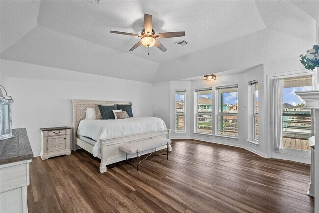 Building Photo - 933 Bonita Dr