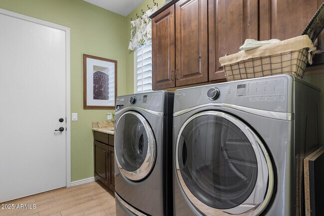 Building Photo - 3615 E Cassia Ln