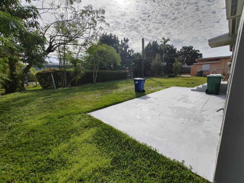 Building Photo - 14901 NW 9th Ct