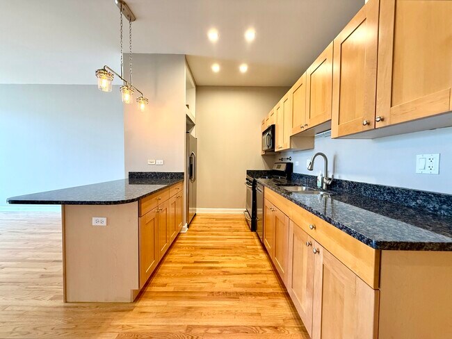 Building Photo - 837 S Western Ave