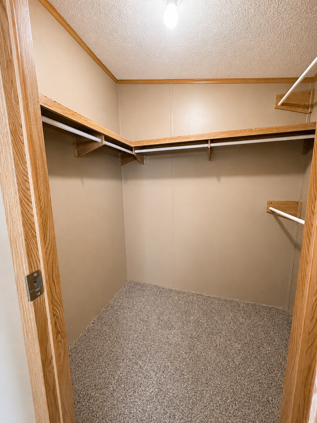 Building Photo - 925 N Wesley St