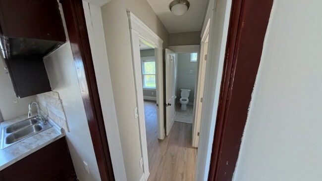 Building Photo - 4 Bedroom 2-Story Duplex - Avail Now!