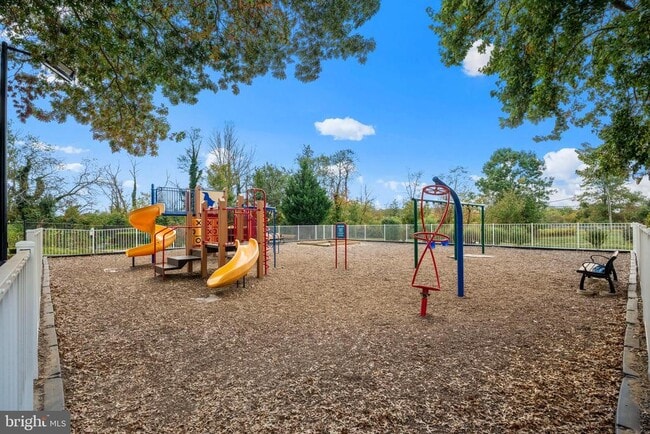 Building Photo - 607 Ravens Crest Dr