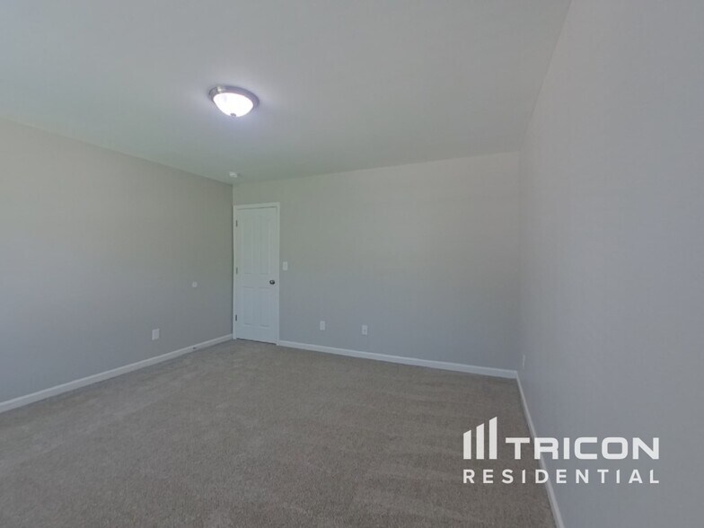 Building Photo - 4819 McClure Rd