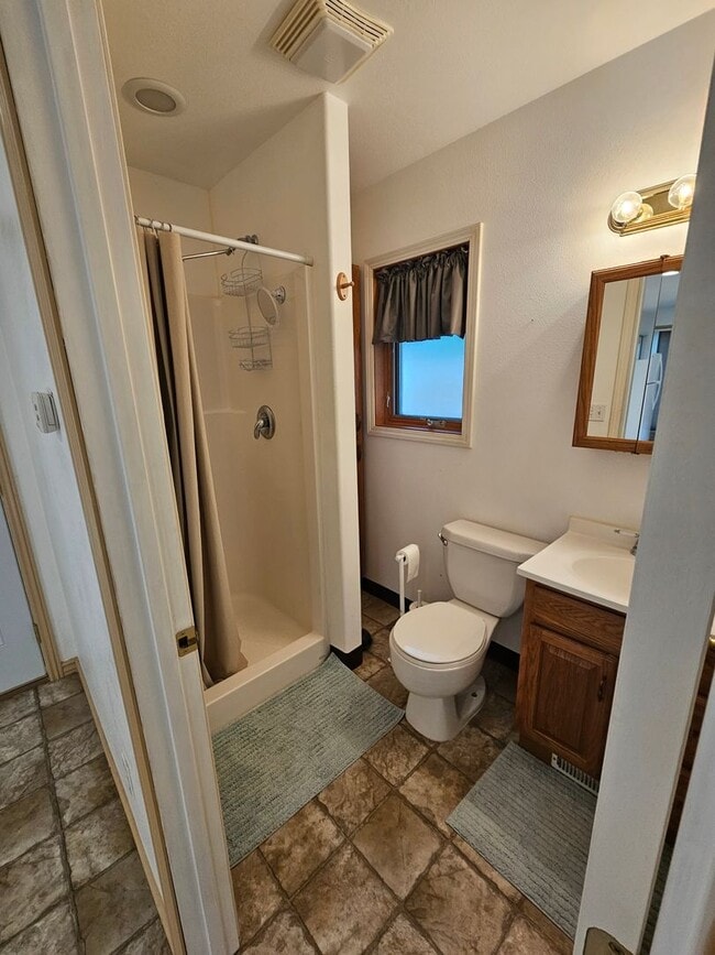 Building Photo - Adorable Cozy Large Studio House/ w Large ...