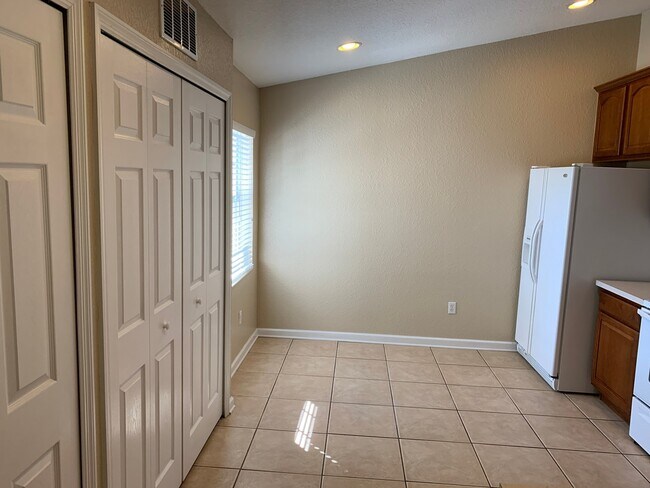 Building Photo - 5022 Maxon Terrace
