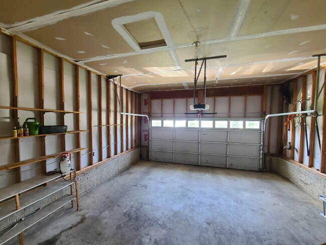 Building Photo - 5 BR, 4 BA Colonial in Lee's Hill