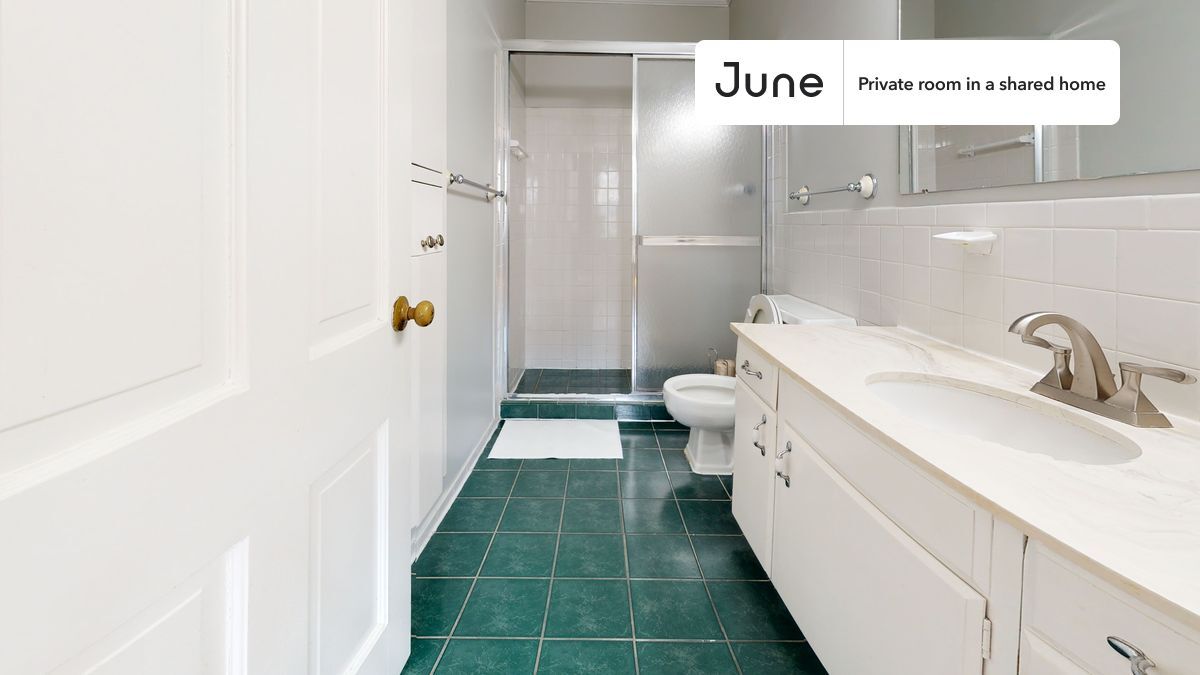 Building Photo - Room in Shared 7 bed/4 bath home
