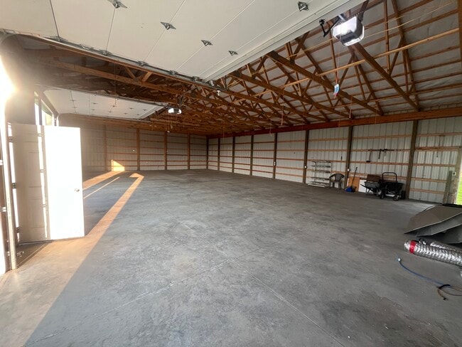 Building Photo - 4421 Tamarack Rd