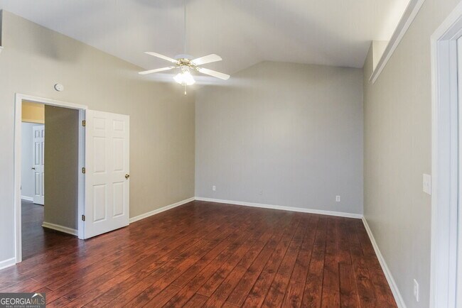 Building Photo - 1072 Fairmont Park Dr