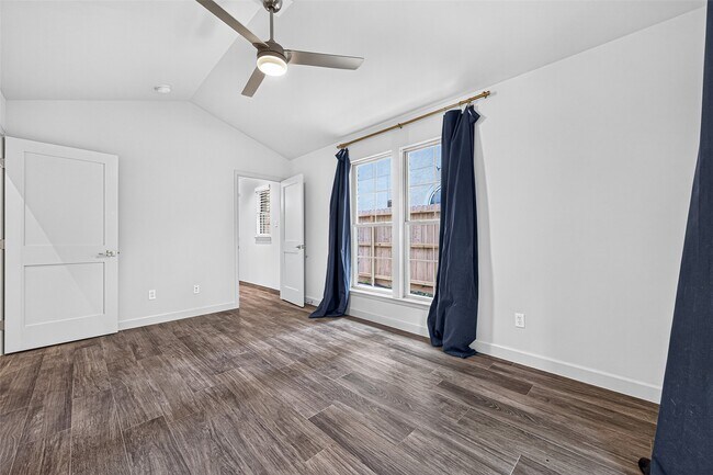 Building Photo - 6441 Kirby Dr