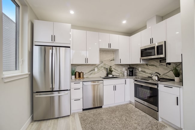 Building Photo - Immaculate NEW CONSTRUCTION Seattle Townhome w/ a Rooftop Deck and Parking Space!