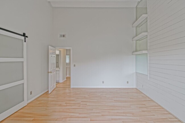 Building Photo - PRIME POOLFRONT LOCATION & CLOSE TO MAIN GATE! BRIGHT & SPACIOUS, END-UNIT POOLFRONT TOWNHOUSE W/...