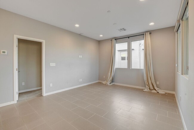 Building Photo - MOUNTAIN VIEW SUMMERLIN CONDO IN GATED COM...