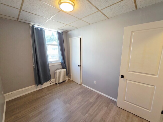Building Photo - 17 E Carey St