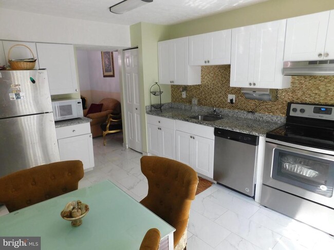 Building Photo - 10483 Campus Way S