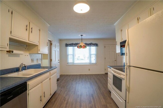 Building Photo - 1733 Daisy Ln