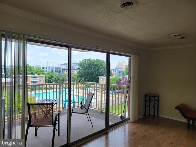 Building Photo - 2624 Redcoat Dr