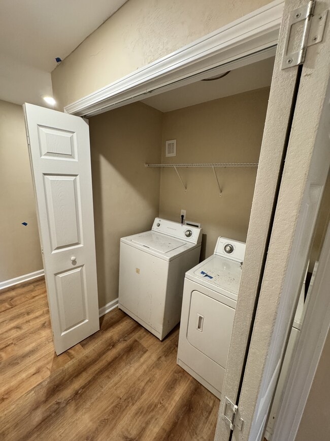 Building Photo - 1313 Airport Dr