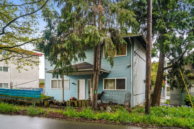 Building Photo - Modern Comfort Meets Classic Charm in This...