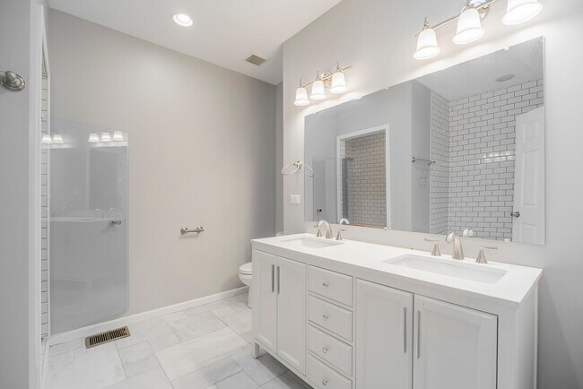 Building Photo - 1906 W 17th St